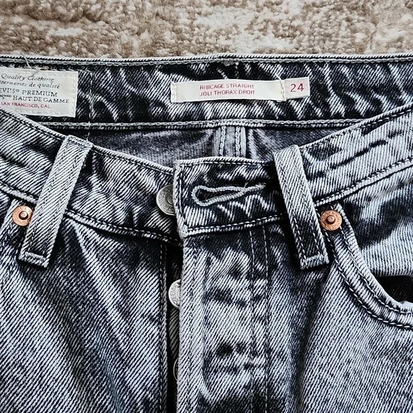 Levi's Ribcage Straight In Gray Color - Picture 2 of 7